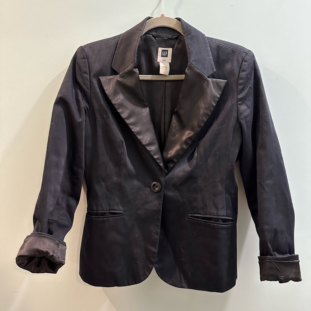 Super cute vintage GAP tuxedo jacket, super soft lining!